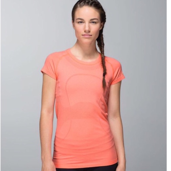 lululemon athletica Tops - LULULEMON RUN SWIFTLY TECH SHORT SLEEVE